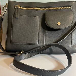 Elegant Black Leather Shoulder Bag
Steve Madden. Free shipping